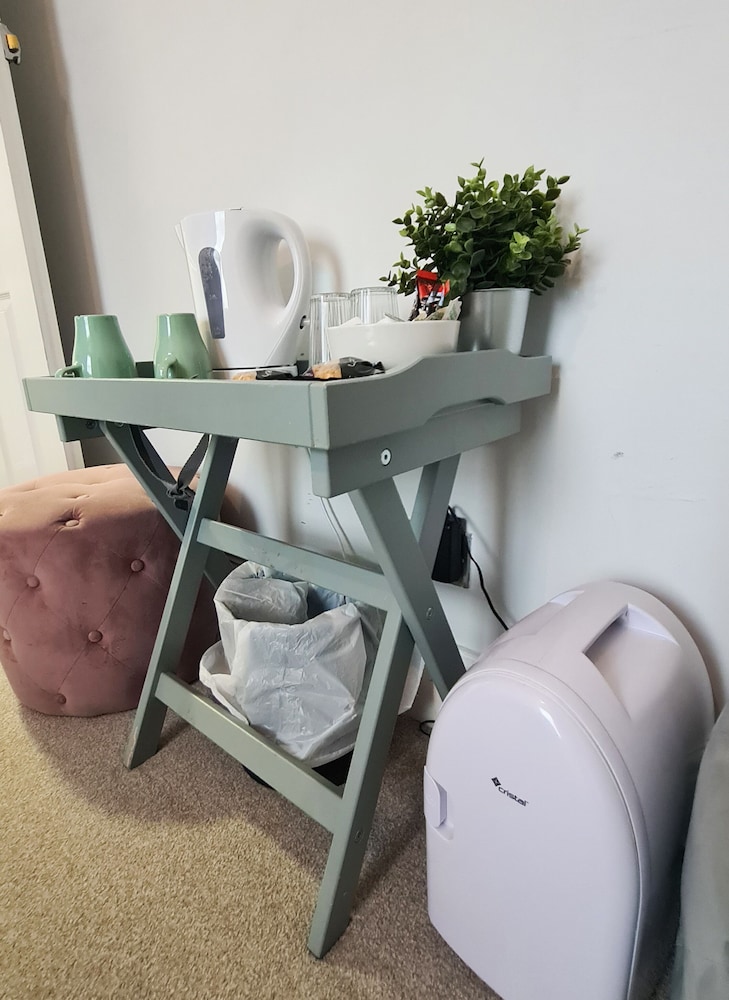 Basic Twin Room, Ensuite photo 3