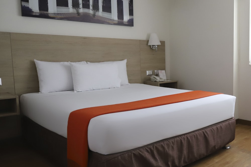 Traditional Room, 1 Queen Bed - Photo 4