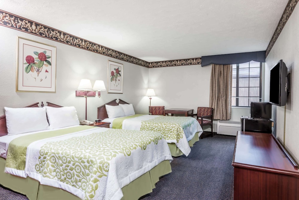 Room, 2 Queen Beds, Non Smoking photo 1