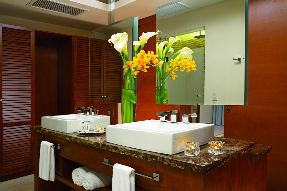 Preferred Club Master Suite Swim Out photo 3