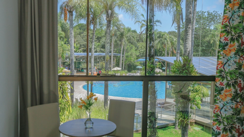 Deluxe Room, Pool View - Photo 4