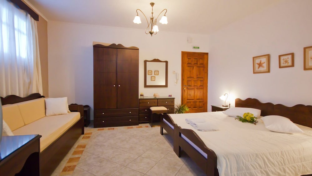 Studio, Garden View (Semi Ground Floor)