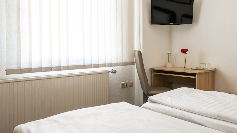 Economy Double Room photo 3