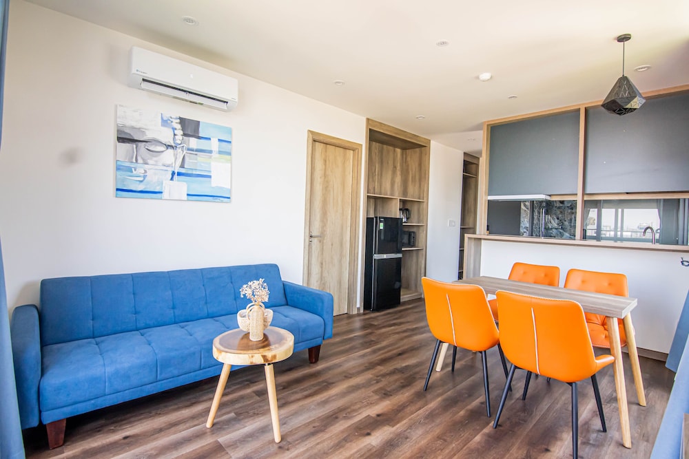 One-Bedroom Suite - Photo 7