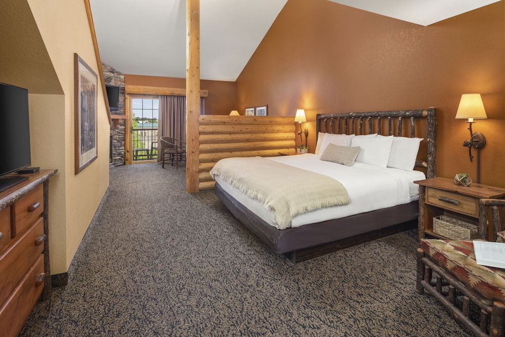 1 King, 1 Queen Loft Suite with Kitchen