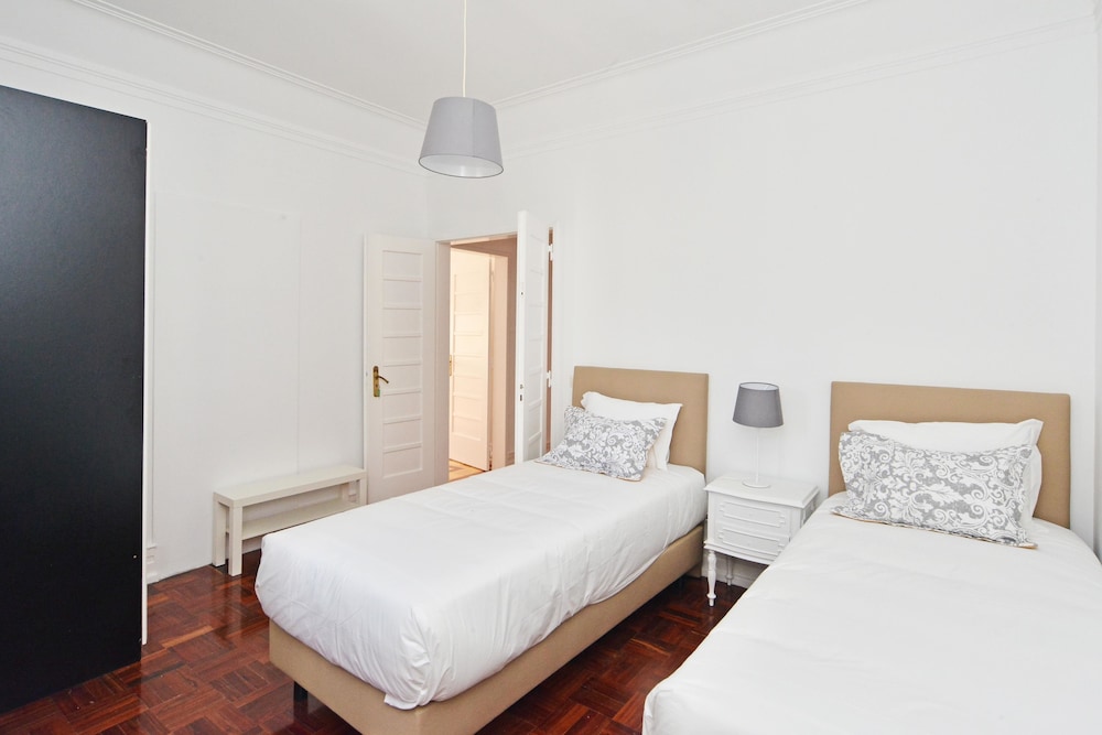 Standard Twin Room, Shared Bathroom photo 3