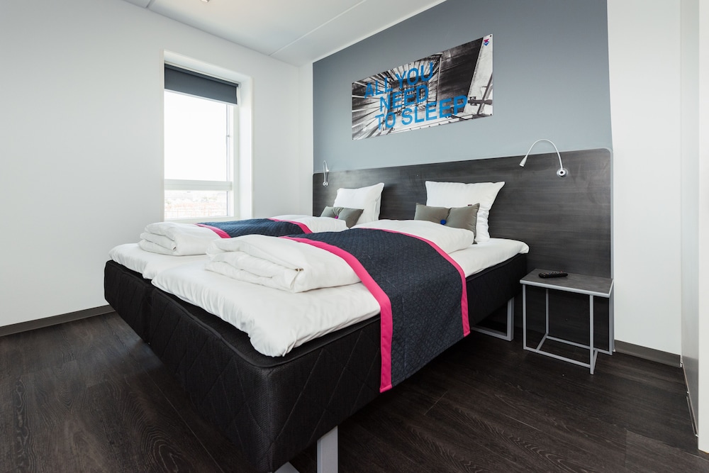 Studio, 2 Twin Beds, Kitchenette