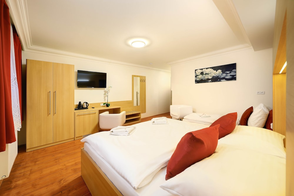 Romantic Double Room, 1 Bedroom, Refrigerator, River View photo 2
