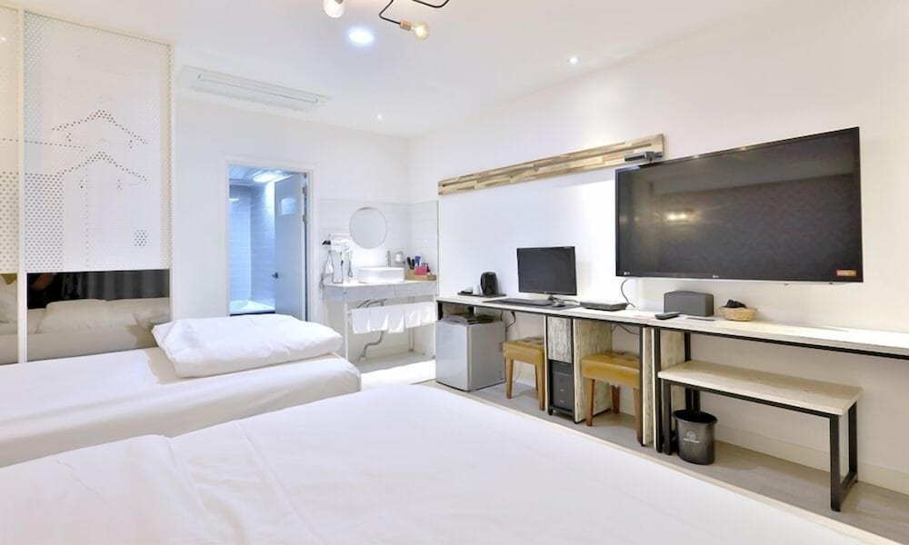 Premier Twin Room - Photo 1
