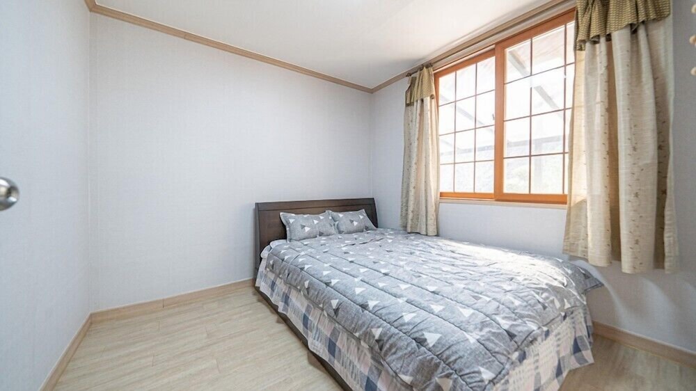 Room (private house) - Photo 4