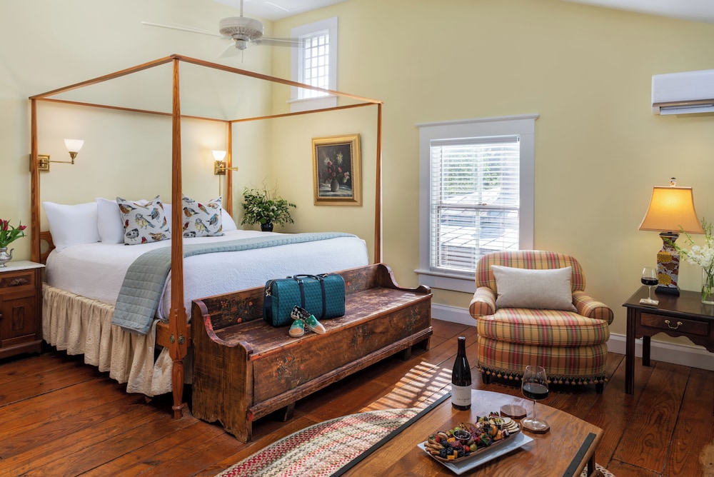 Superior Suite, 1 King Bed (Albemarle Suite) photo 1