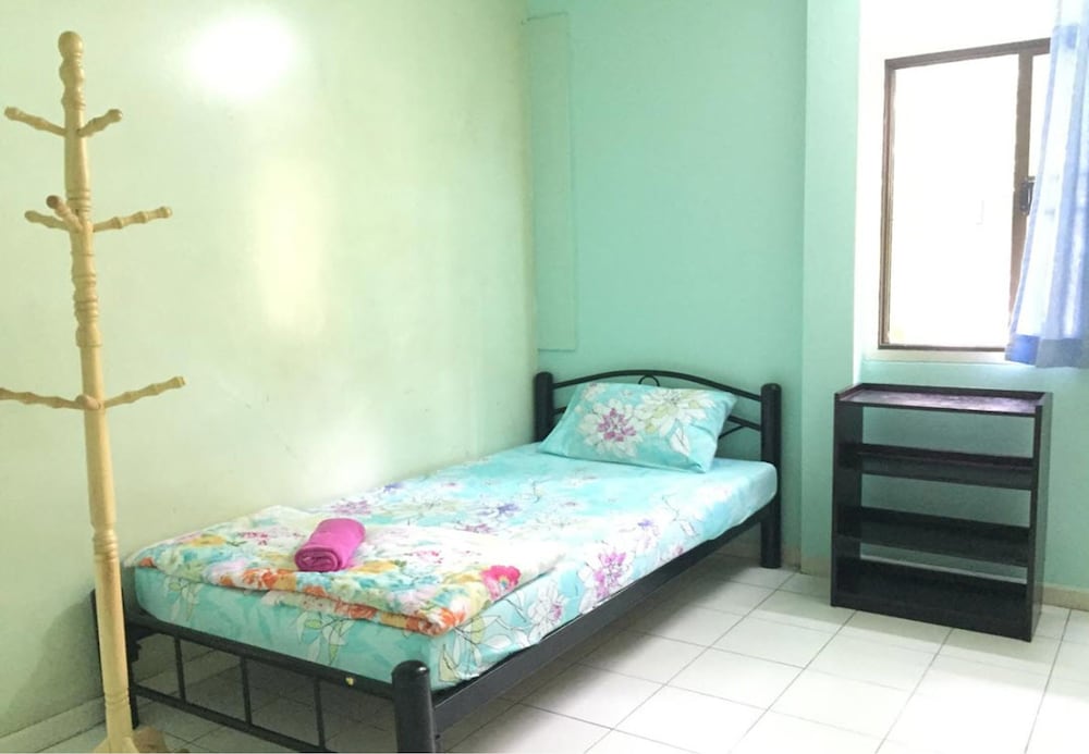 Standard Single Room with Fan and Shared Bathroom photo 1