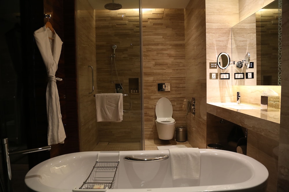 Presidential Suite with Bath Tub, Club Lounge Access photo