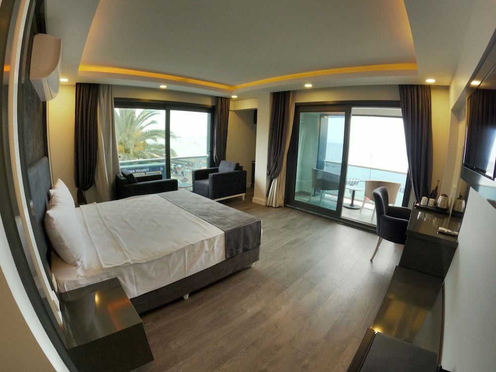 Deluxe Room, Sea View - Photo 1