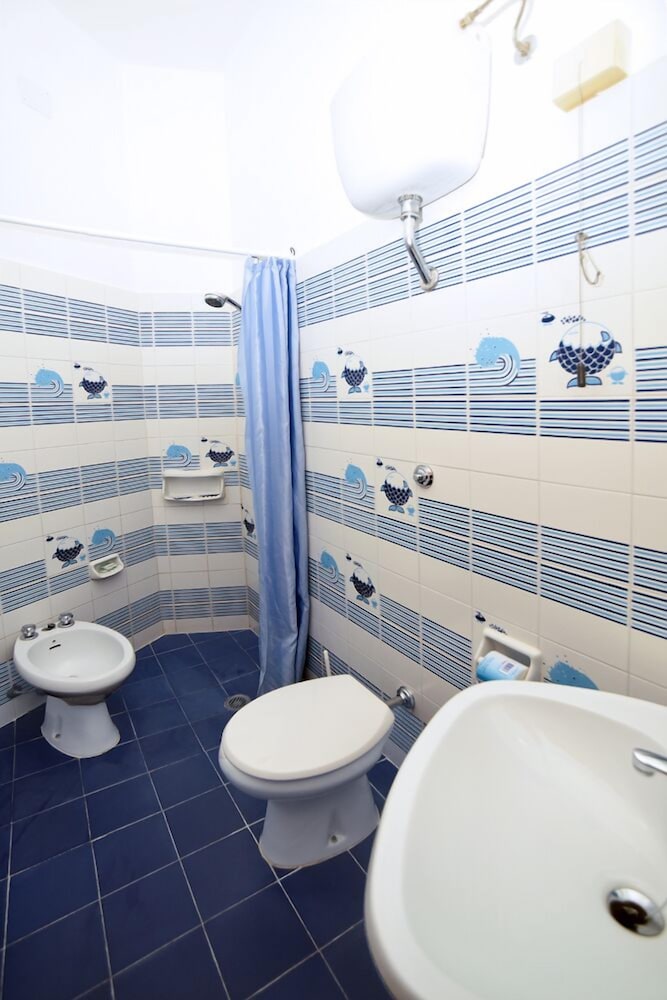 Economy Quadruple Room, 1 Bedroom, Ensuite photo 3