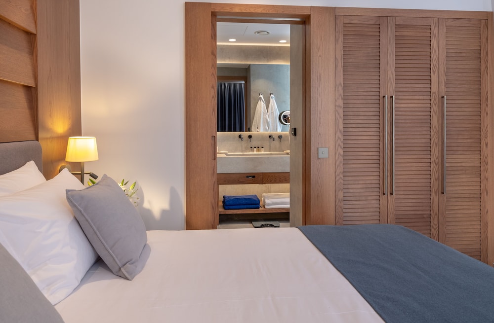 Premier Suite, 2 Bedrooms, 2 Bathrooms, Partial Sea View thumbnail 6