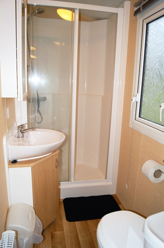 Mobile Home, Private Bathroom photo 2
