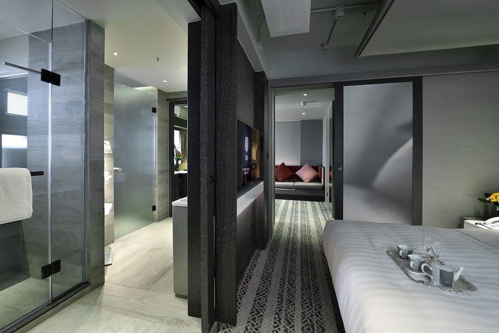 Deluxe King Suite photo 3