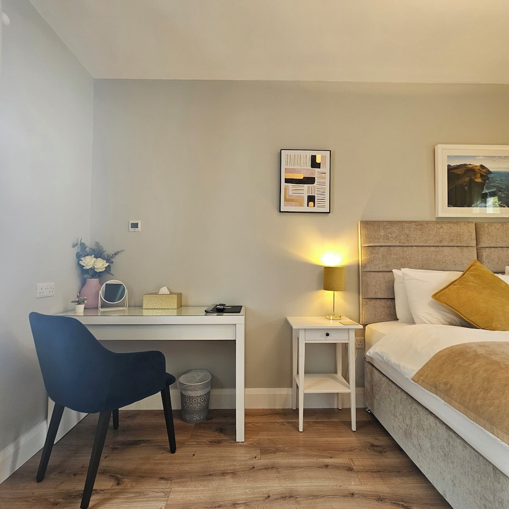 Luxury Double or Twin Room photo 3