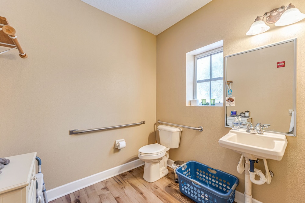 Traditional Room, 2 Queen Beds, Accessible, Private Bathroom photo 2