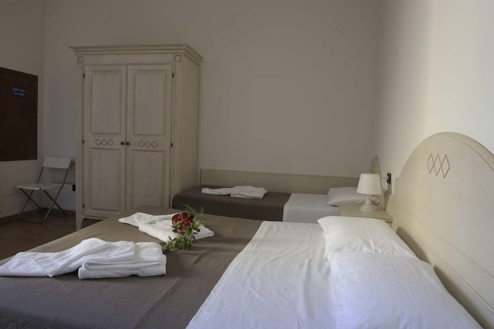 Triple Room, Private Bathroom - Photo 1