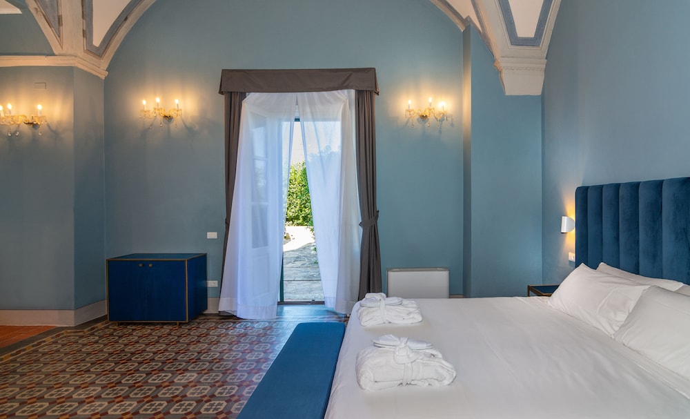 Executive Room - Photo 1