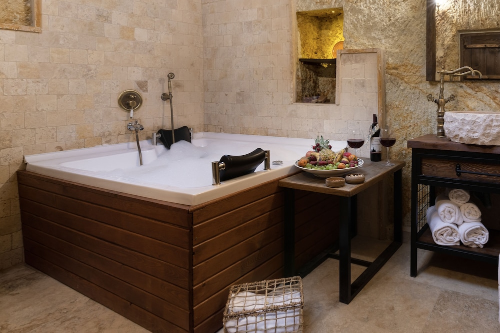 Deluxe Suite - Photo 3
