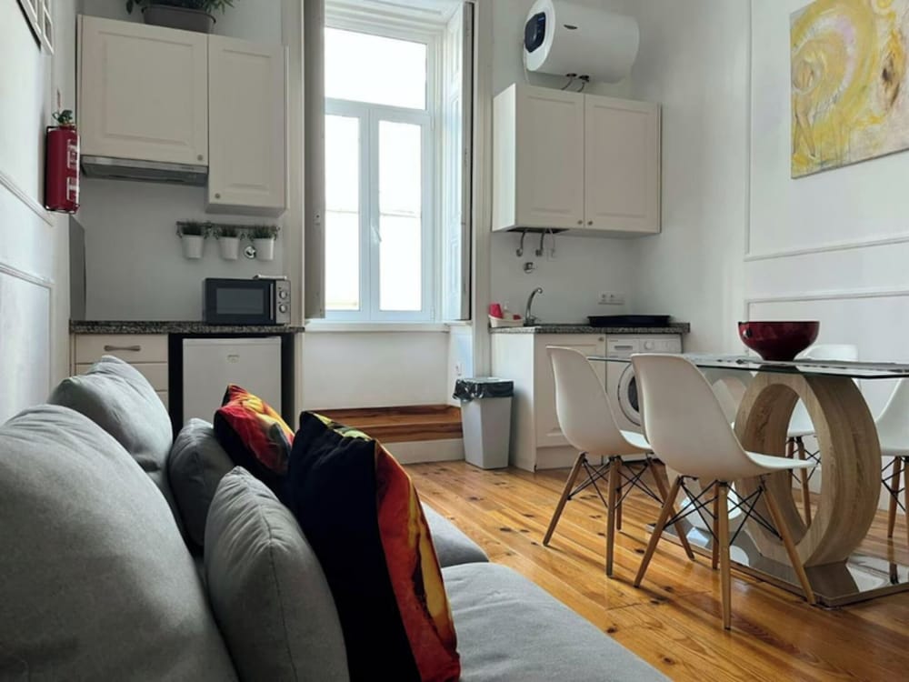 Apartment, 2 Bedrooms, Patio, City View