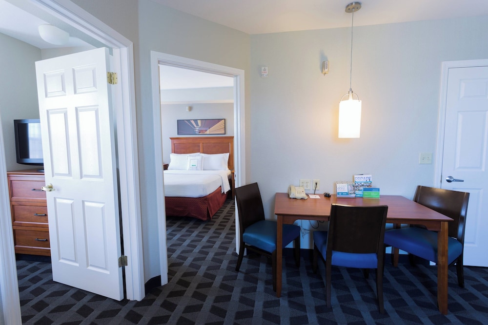 Suite, 2 Bedrooms (Mobility/Hearing Accessible, Tub) photo 1