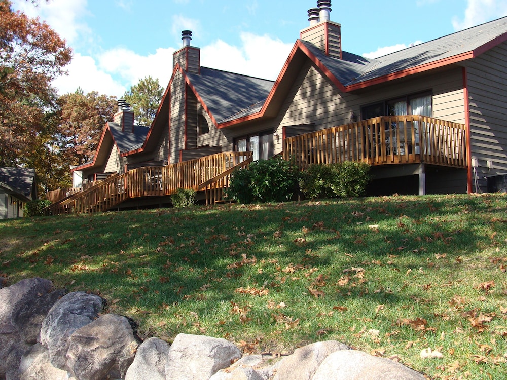 Classic Condo, 1 Bedroom, Lake View photo 3