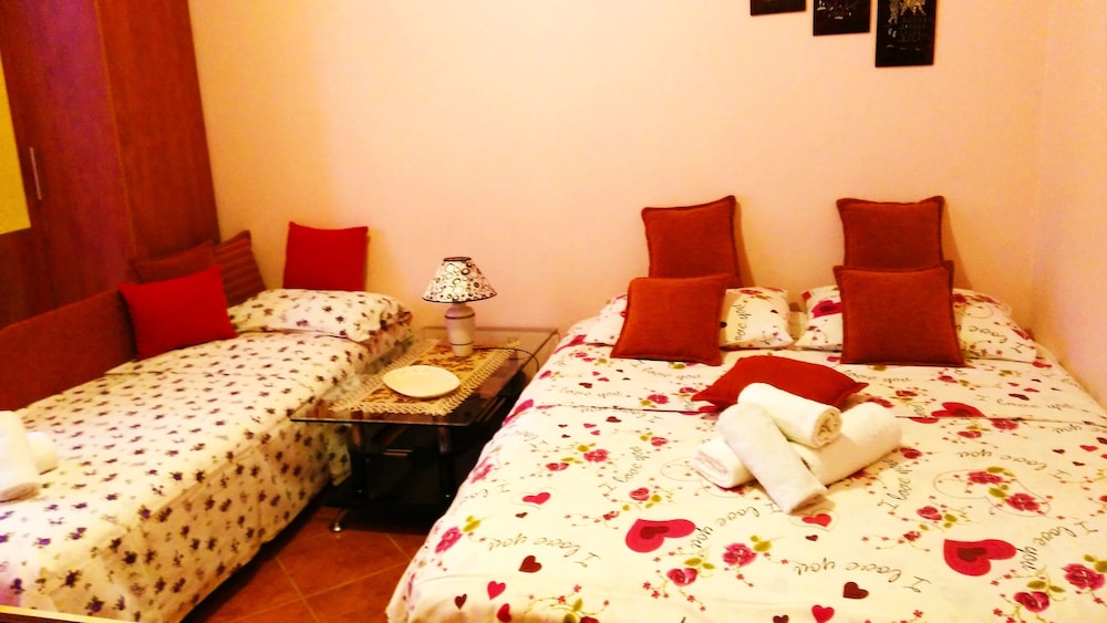 Studio, 1 Queen Bed with Sofa bed (4)