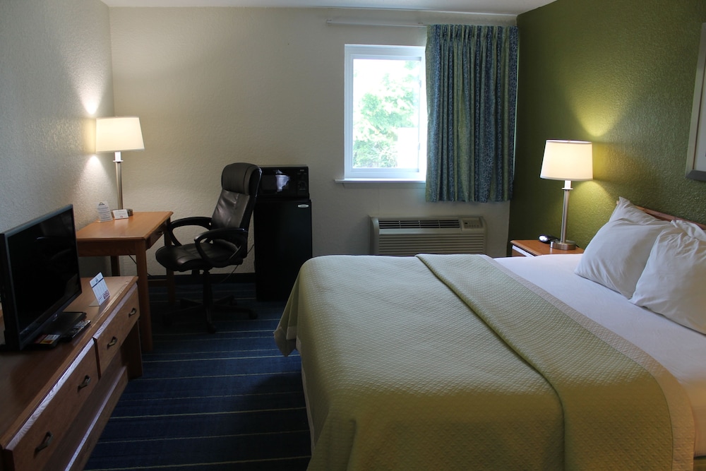 Standard Room, 1 King Bed - Photo 3