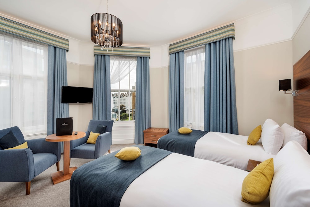 Superior Room, 1 Queen Bed, Non Smoking (Converts to 2 Twin Beds) - Photo 9