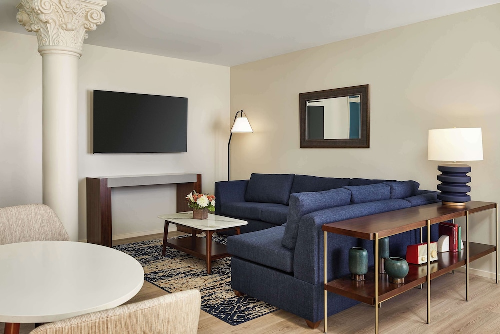 Suite, 1 Bedroom (Artistic) thumbnail 6