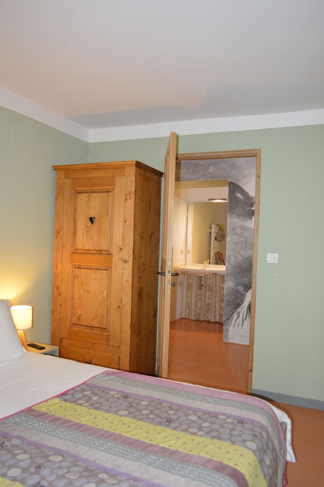 Senior Twin Room (Caseneuve) photo 3