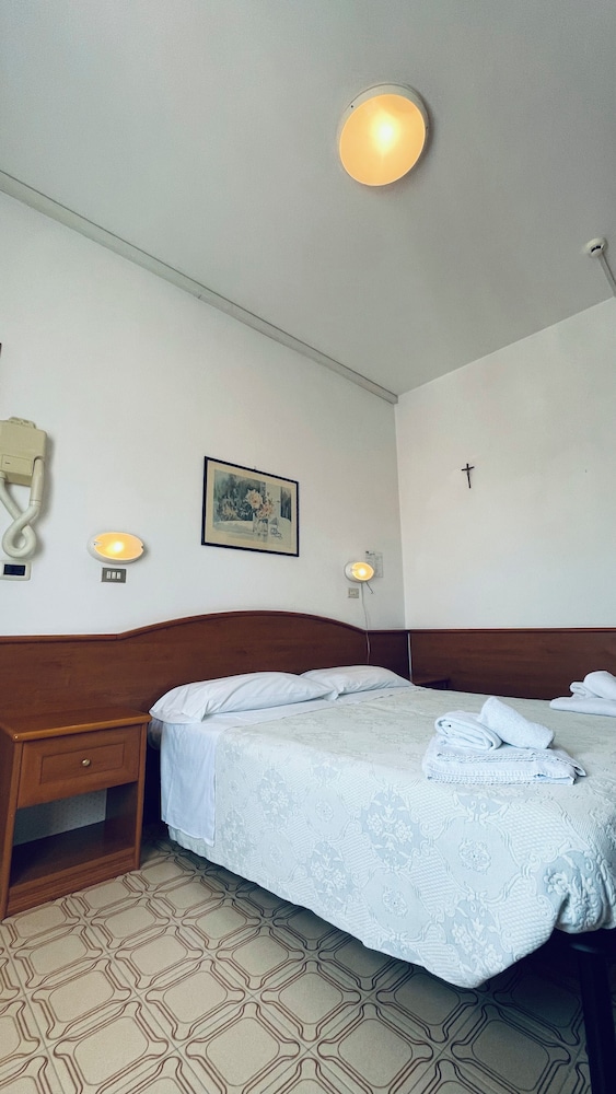 Standard Double Room photo 3