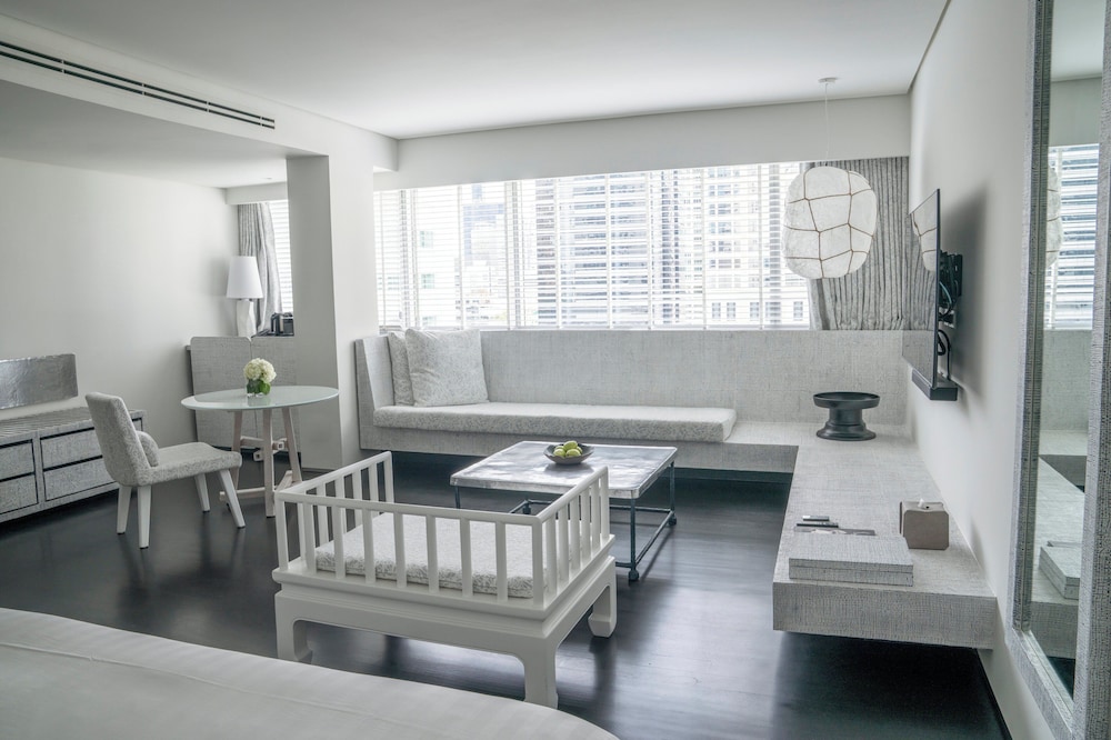 Room, Pool View (Metropolitan)