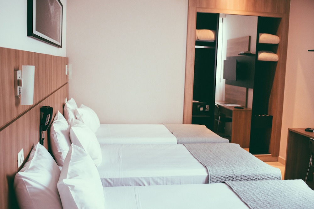Gold Triple - Twin bed photo 3