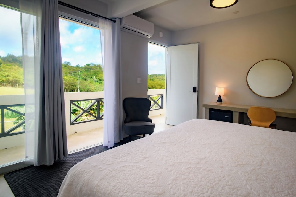 King Bed Garden View - Room 4