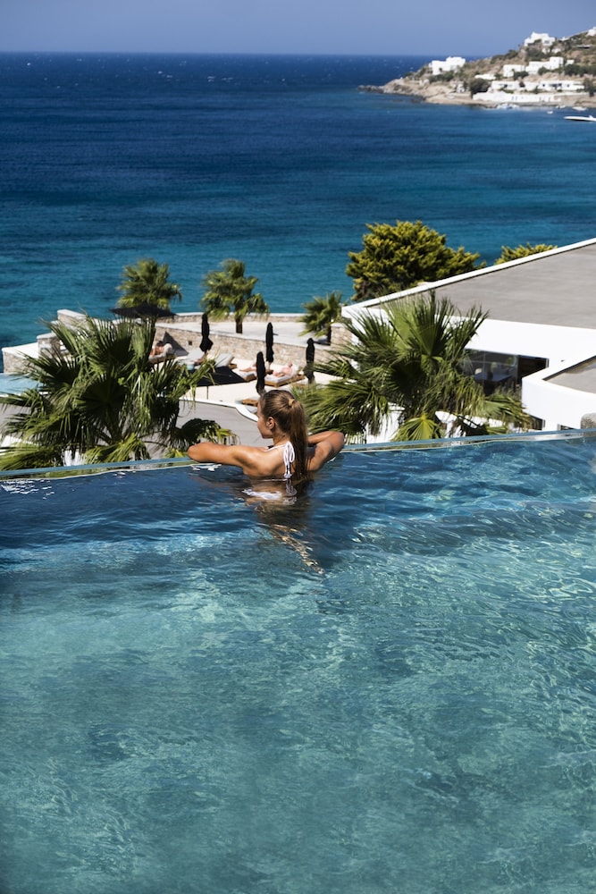 Executive Sea View Suite with Infinity Private Pool photo 3