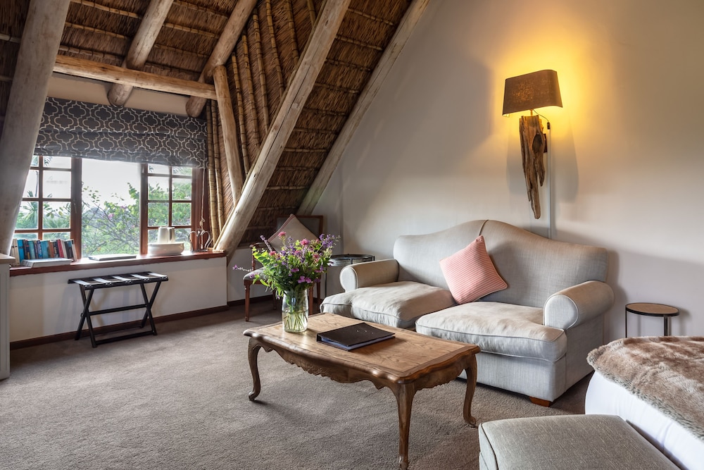 Executive Suite - Photo 14