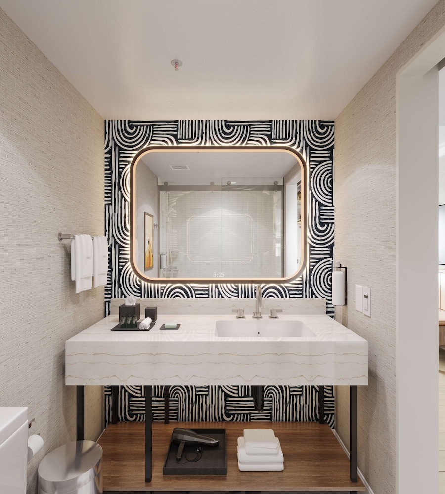 Suite (Hospitality) - Photo 7