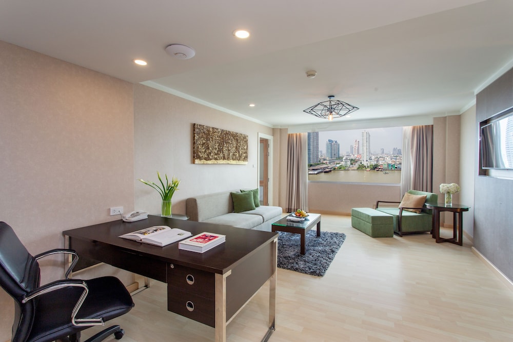 Suite, 1 King Bed, River View (Royal Thai Suite) photo 2