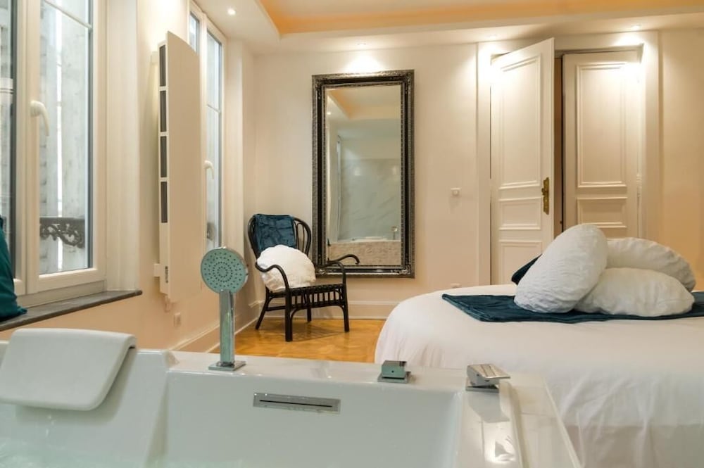 Deluxe Apartment, City View