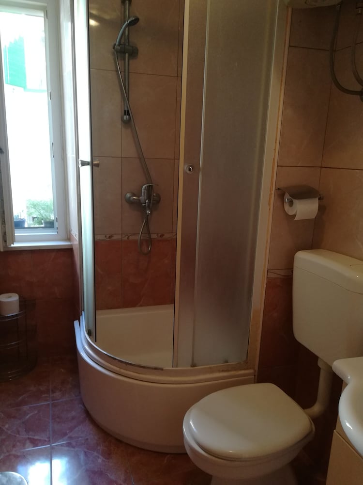 Standard Double or Twin Room (R1) - Photo 7