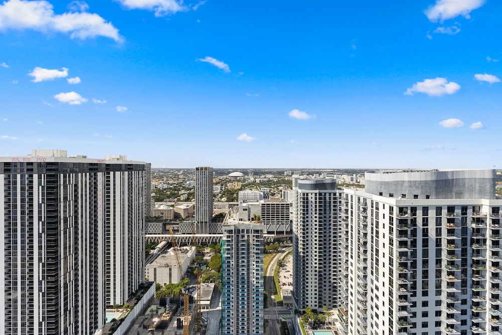 Luxury Studio, Balcony, City View photo 2