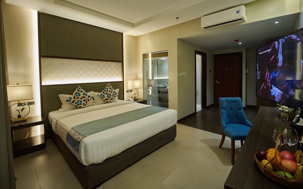 Deluxe King Room - Photo 1