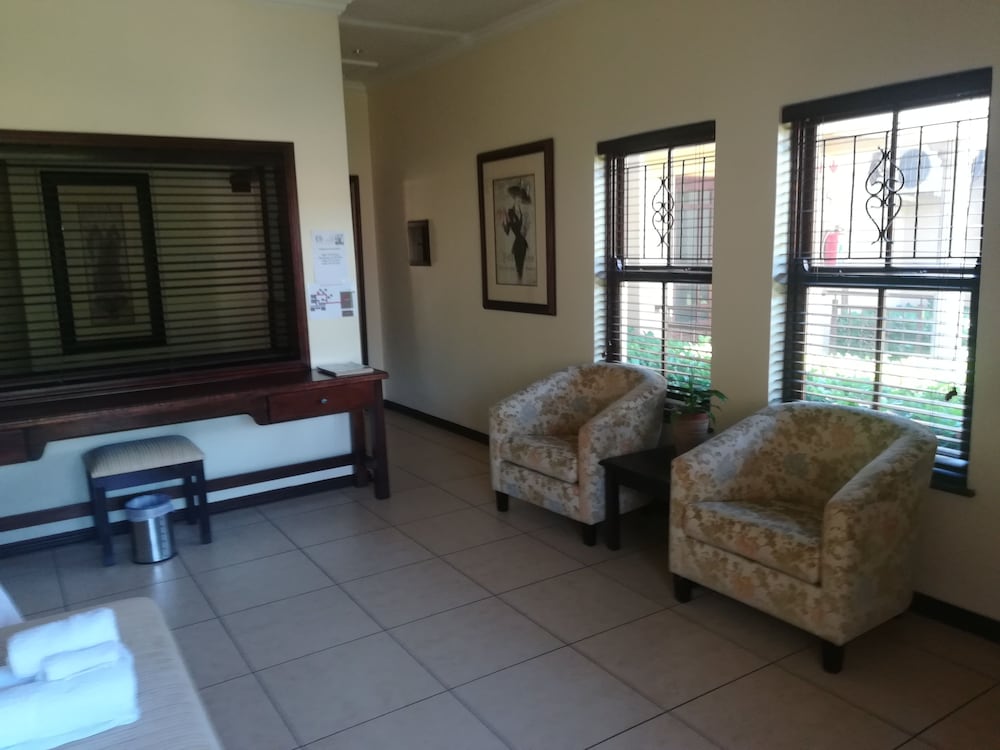 Luxury Room, 1 King Bed, Non Smoking, Garden View photo 3