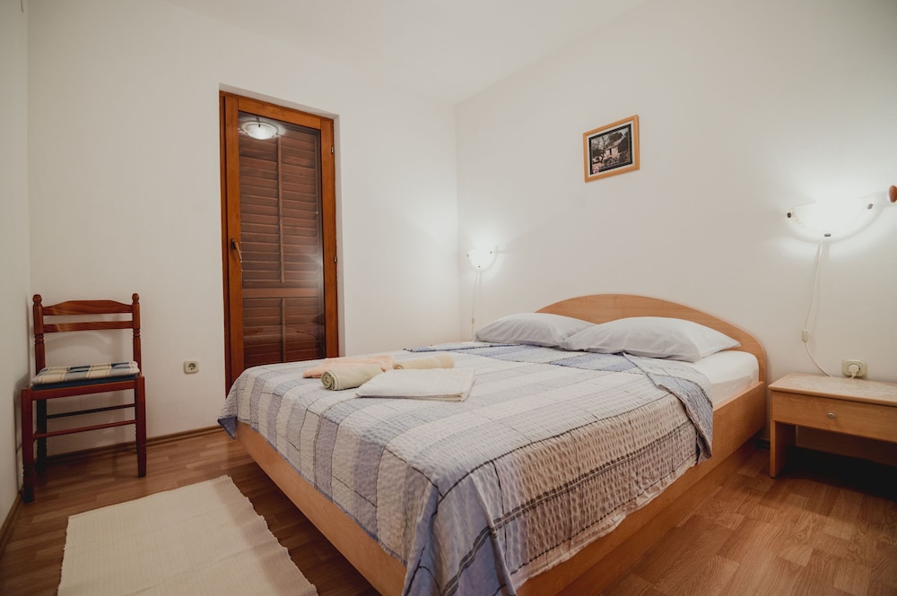 Apartment (A4)