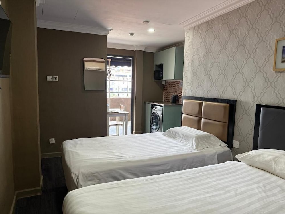 Premium Triple Room, City View